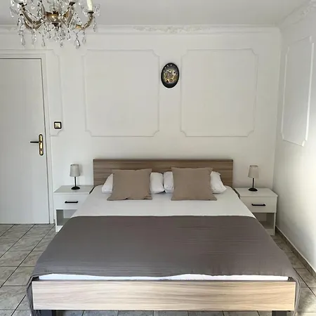 And Makaj Apartman Basina