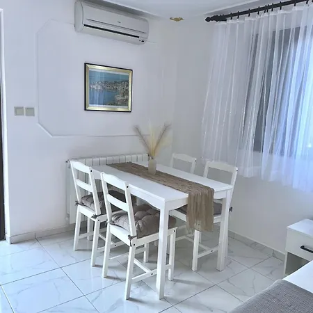 Apartman And Makaj *