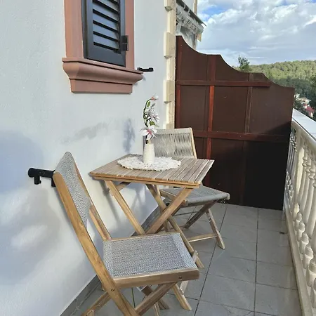 Apts&rooms Makaj - 80m From