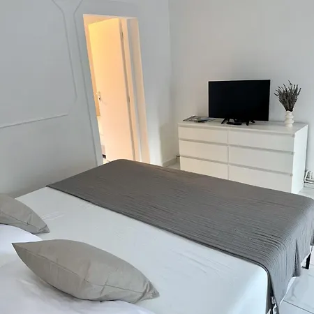 Apts&rooms Makaj - 80m From *