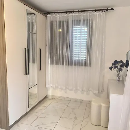 Apts&rooms Makaj - 80m From * Basina