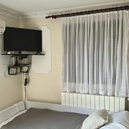 Apts&rooms Makaj - 80m From *