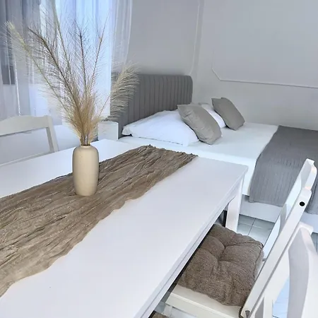 And Makaj Apartment *