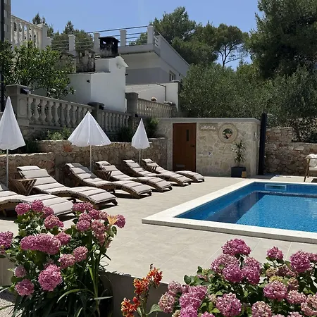 Apts&rooms Makaj - 80m From
